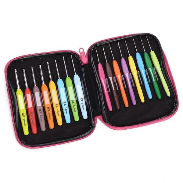 16-Piece Colored Crochet Hooks Yarn